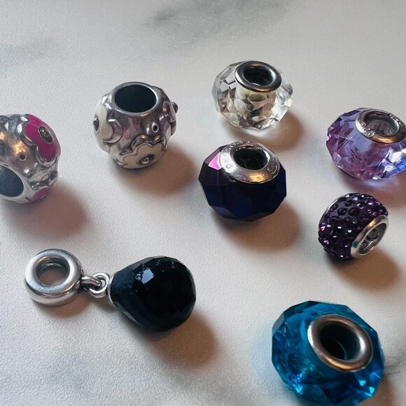 Set of Eight Assorted Bracelet Charms - some Hallmarked .925 - Picture 10 of 10